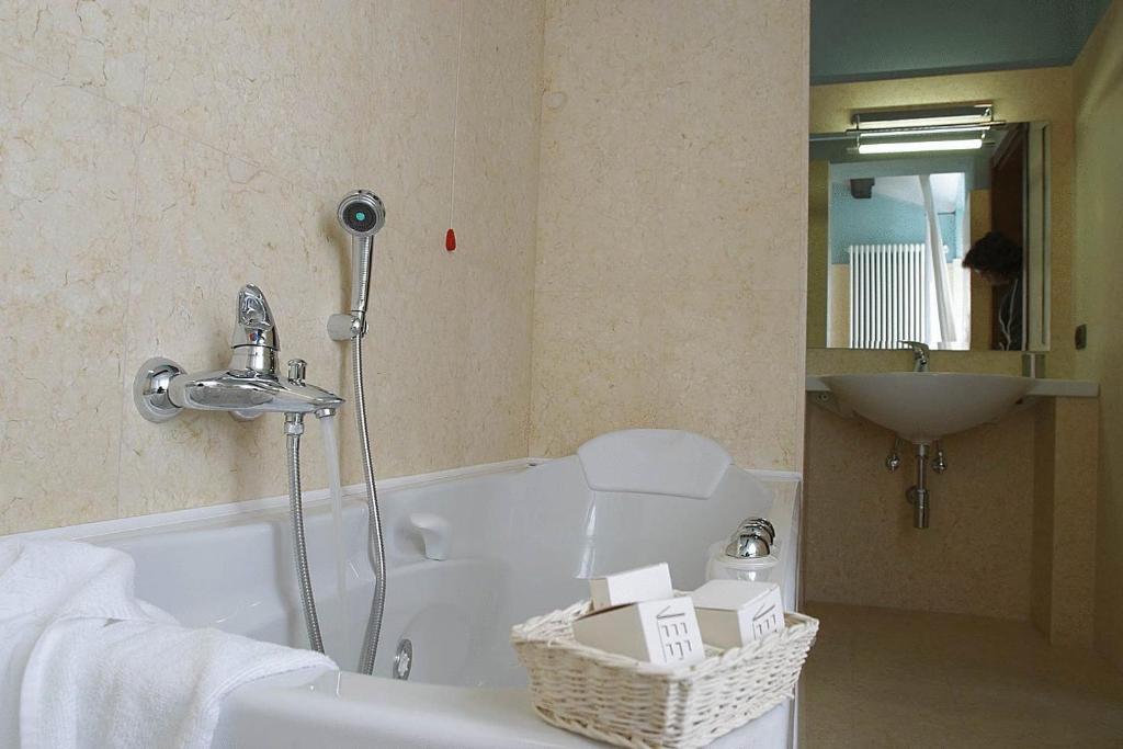 Albergo Morandi Reggio Emilia Exteriör bild